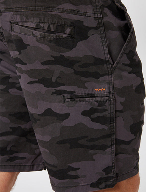 CAMO STRETCHED OUT WALKSHORT mens